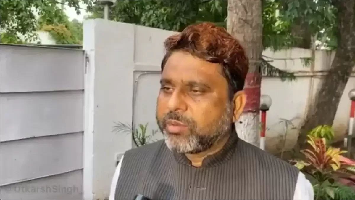 अजान में लाउडस्पीकर का इस्तेमाल कम करें, एआईएमआईएम नेता की अपील