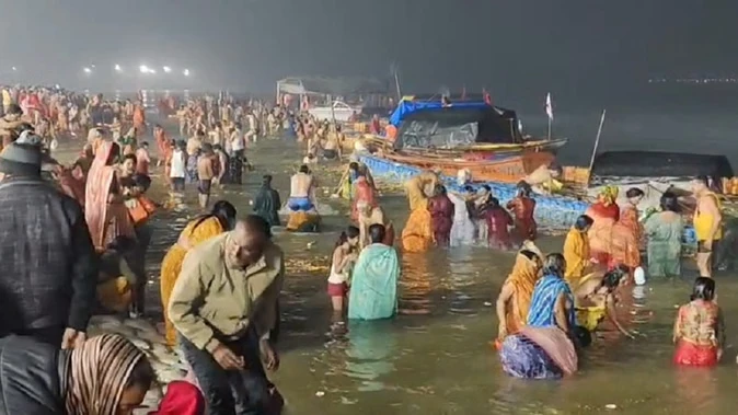 माघी पूर्णिमा पर संगम तट पर उमड़ा आस्था का महासागर