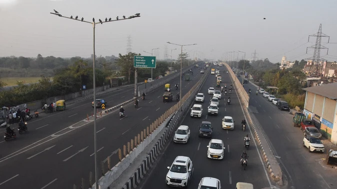 दिल्ली-एनसीआर में वायु गुणवत्ता में सुधार, हवा अभी भी खराब श्रेणी में