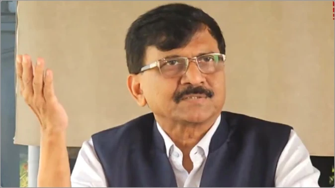 एनसीपी विलय को लेकर सियासी घमासान, संजय राउत के दावों से बढ़ी हलचल
