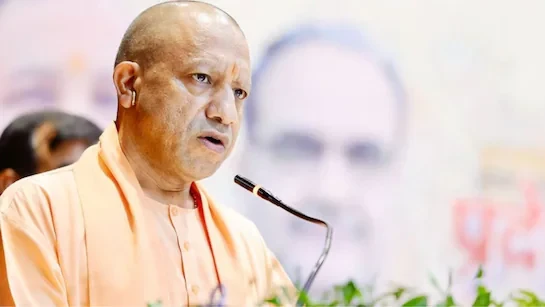 यूपी सरकार का बड़ा फैसला: 68 हजार कर्मचारियों की सैलरी रोकी