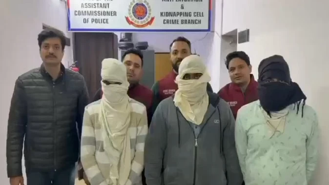 दिल्ली पुलिस ने नकली ब्रांडेड जूता निर्माण गिरोह का किया पर्दाफाश, तीन गिरफ्तार