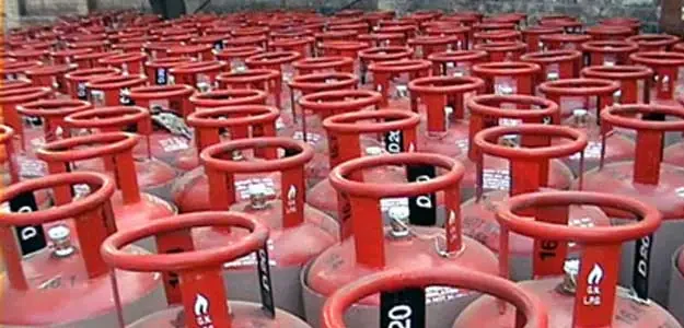 दिल्ली वासियों के लिए बड़ी राहत: होली-दिवाली पर मिलेगा मुफ्त गैस सिलेंडर