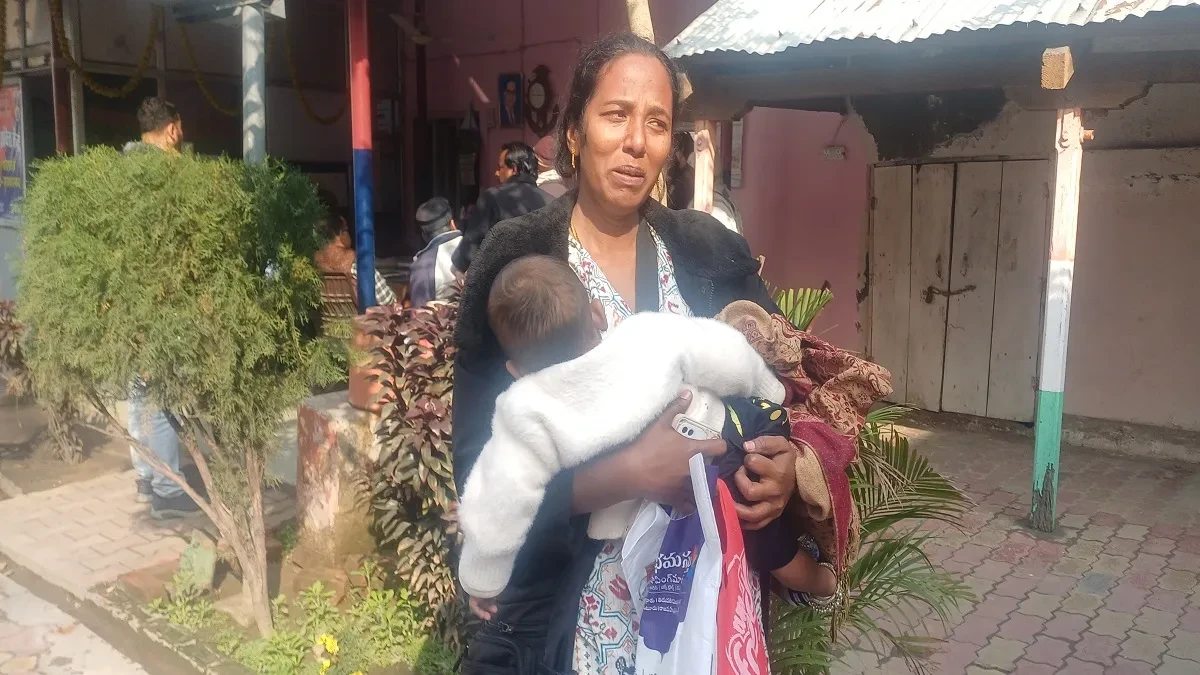 पति की तलाश में 2000 किमी का सफर, गोद में बच्चे को लेकर मुजफ्फरनगर पहुंची महिला