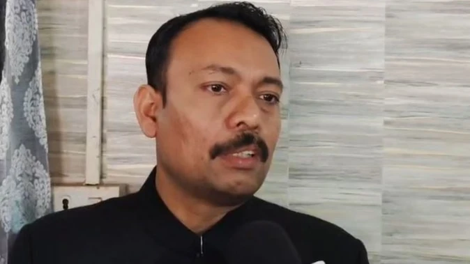 निलंबित पीसीएस अधिकारी अलंकार अग्निहोत्री को शामली के जिलाधिकारी भेजेंगे आरोप पत्र