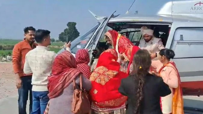 बदायूं: हेलीकॉप्टर से दुल्हन लेकर पहुंचा दूल्हा, गांव में उत्सव का माहौल