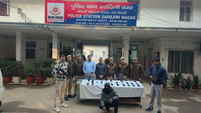 दिल्ली से चोरी मोबाइल नेपाल-बांग्लादेश भेजने वाले गिरोह का भंडाफोड़, 46 फोन बरामद