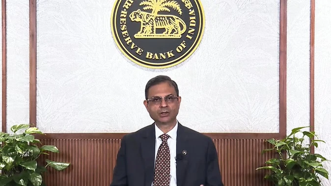 आरबीआई की मौद्रिक नीति समीक्षा: कर्ज आसान, एफडी पर ब्याज दरों में गिरावट का संकेत
