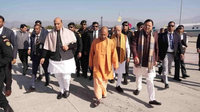रक्षा मंत्री, सीएम योगी और खट्टर उत्तराखंड पहुंचे, त्रिदिवसीय महोत्सव में हुए शामिल