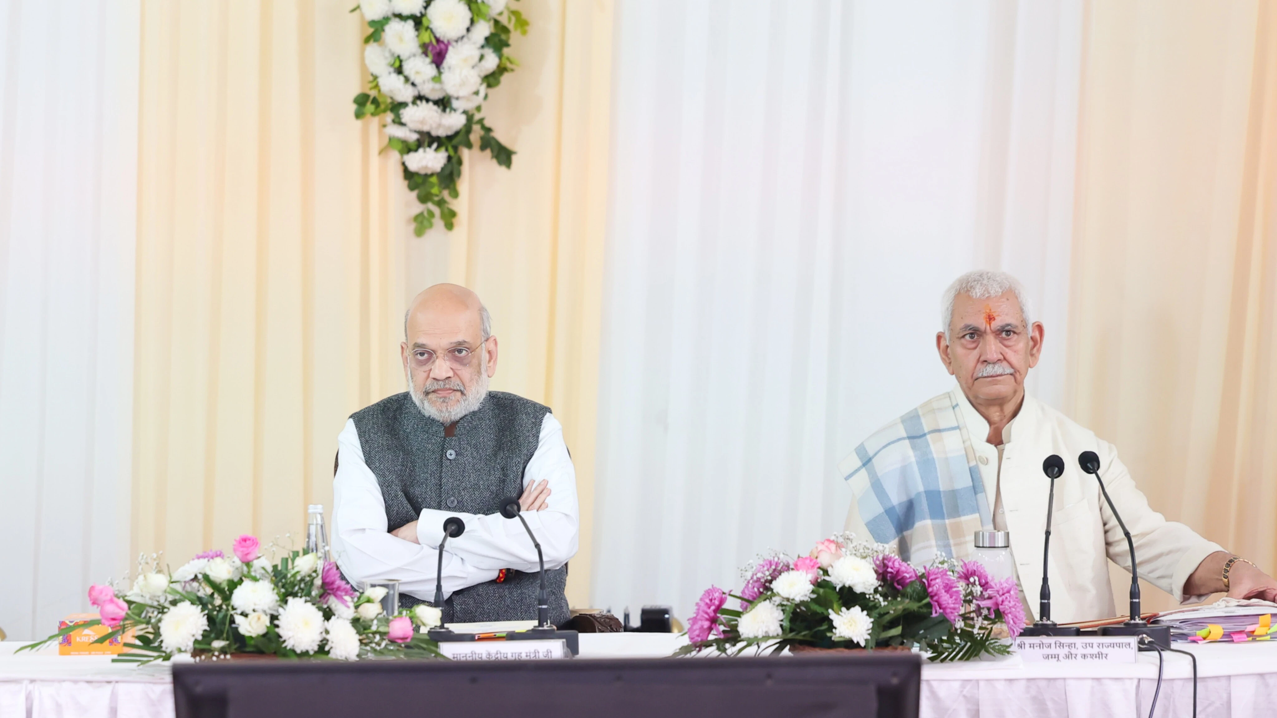 अमित शाह ने जम्मू में की उच्चस्तरीय सुरक्षा बैठक, सीमा चौकियों का किया निरीक्षण