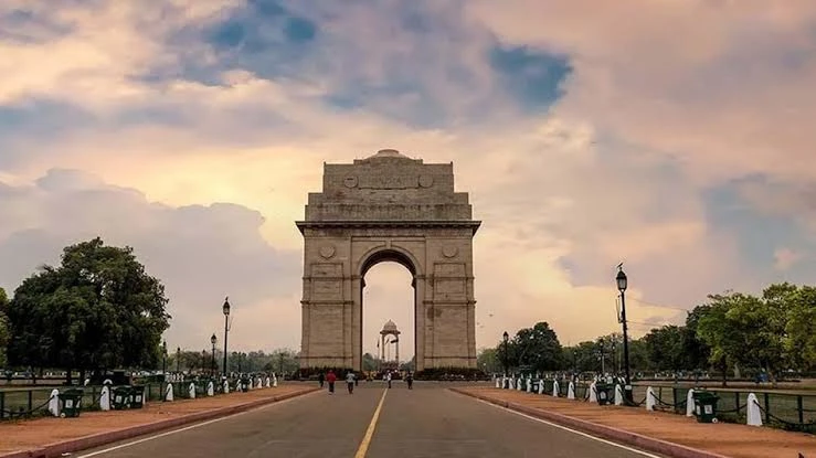 दिल्ली में गर्मी का एहसास शुरू, 25 डिग्री के पार पहुंचा तापमान, AQI रहा खराब