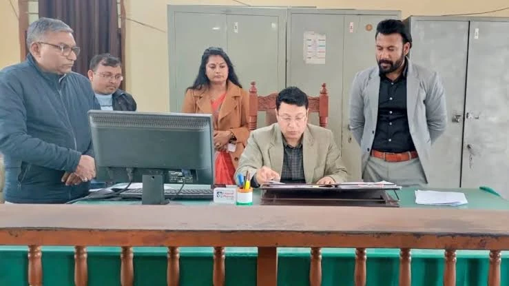 मंडलायुक्त ने शामली तहसील और कलक्ट्रेट का किया औचक निरीक्षण, दिए दिशा निर्देश
