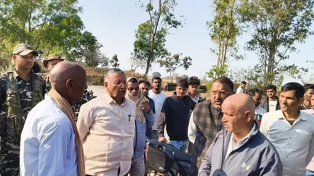 चतरा में सड़क हादसा: तेज रफ्तार ट्रक ने सांसद के चचेरे भाई को कुचला