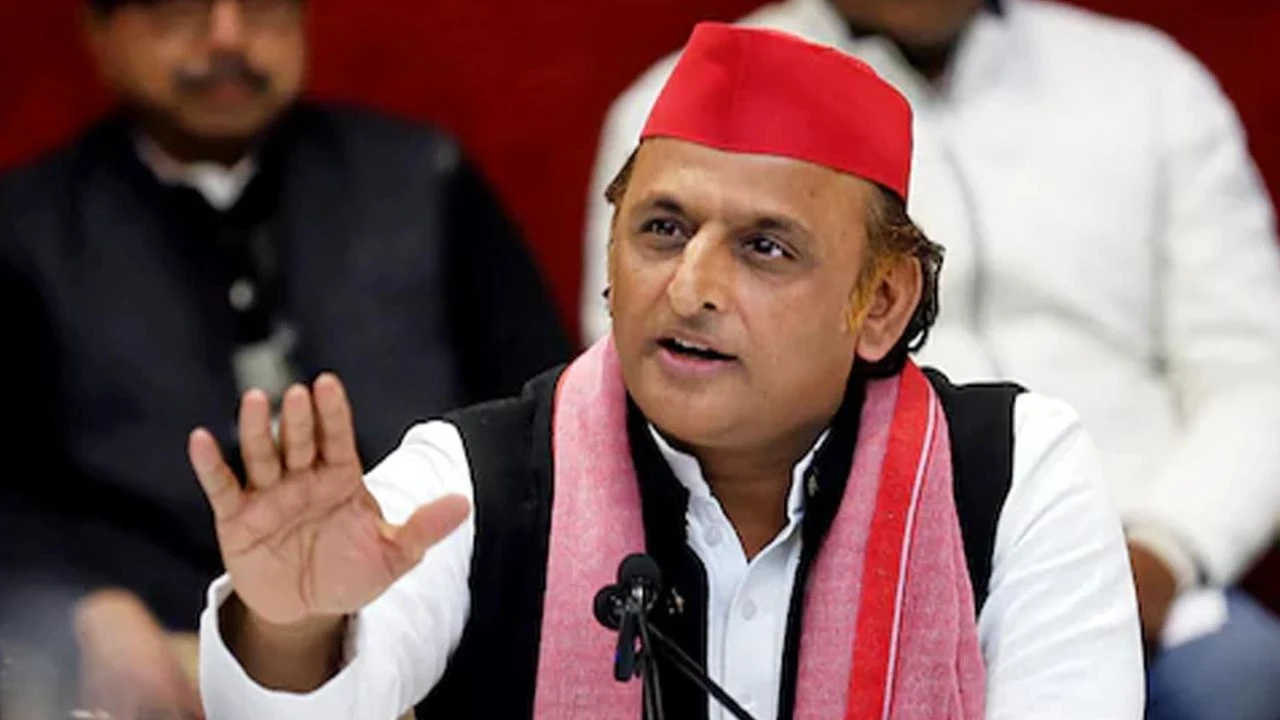 'घूसखोर पंडित': फिल्म के नाम पर सियासी संग्राम, अखिलेश का भाजपा पर हमला