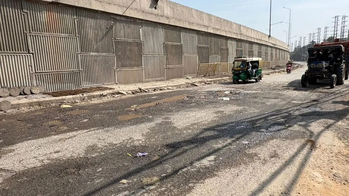 पलवल में बघौला फ्लाईओवर की टूटने लगीं सड़क, गुणवत्ता पर उठे सवाल