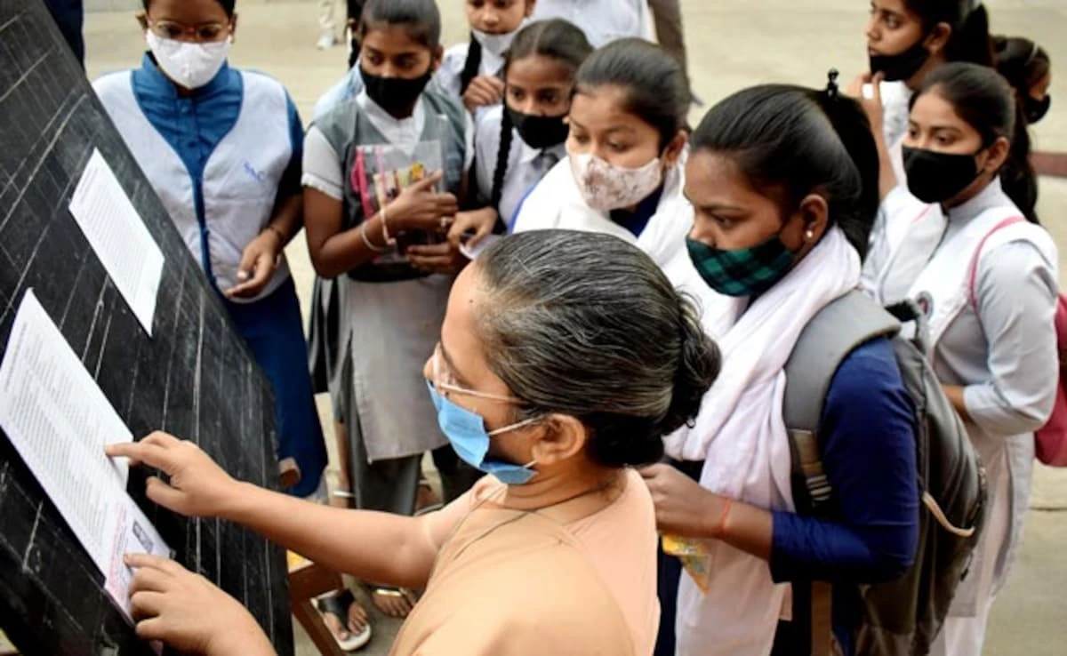 यूपी बोर्ड इंटरमीडिएट प्रायोगिक परीक्षा दो चरणों में पूरी, छात्रों को मिलेगा एक और मौका
