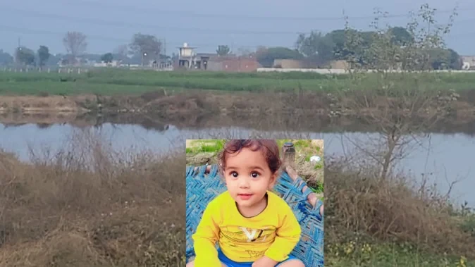 ग्रेटर नोएडा में गड्ढे में डूबा 3 साल का मासूम, श्रद्धालु आयोजन में मातम