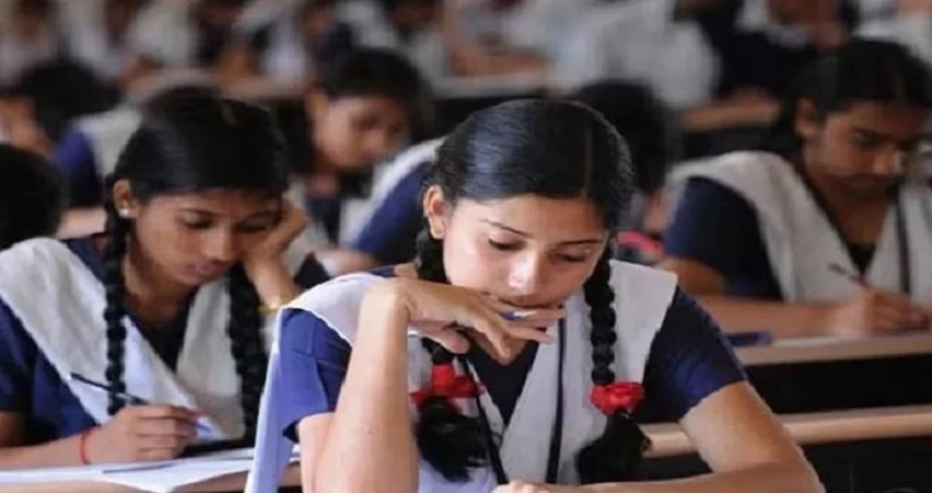 यूपी बोर्ड परीक्षा शुरू, 53 लाख से ज्यादा छात्र परीक्षा में शामिल