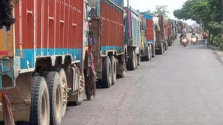 देश में सिर्फ 3% ट्रक, लेकिन सड़क प्रदूषण का आधे से ज्यादा हिस्सा इन्हीं से: रिपोर्ट