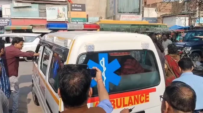 एटा में हार्डवेयर स्टोर पर सीजीएसटी छापे के दौरान दुकान मालिक को आया हार्ट अटैक
