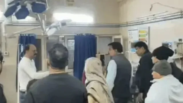 सोनीपत: राई में NH-44 पर बस और ट्रक की टक्कर, परिचालक की मौत, कई घायल