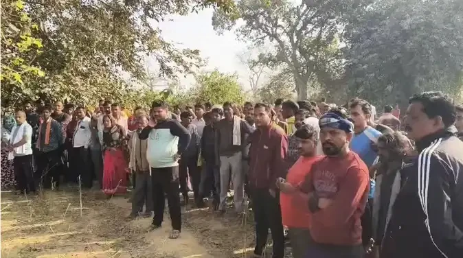 रायबरेली: प्रेमी युगल की पेड़ से लटकी मिली लाशें, पुलिस जांच में जुटी