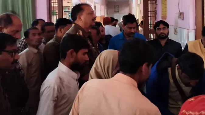 कायमगंज: युवती पर हमला कर लगाई गई आग, अस्पताल में भर्ती