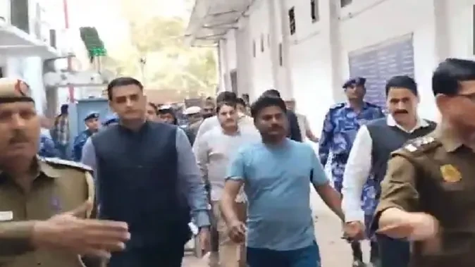 एआई शिखर सम्मेलन विरोध मामला: चार आरोपी फिर कोर्ट में पेश, हिरासत बढ़ी