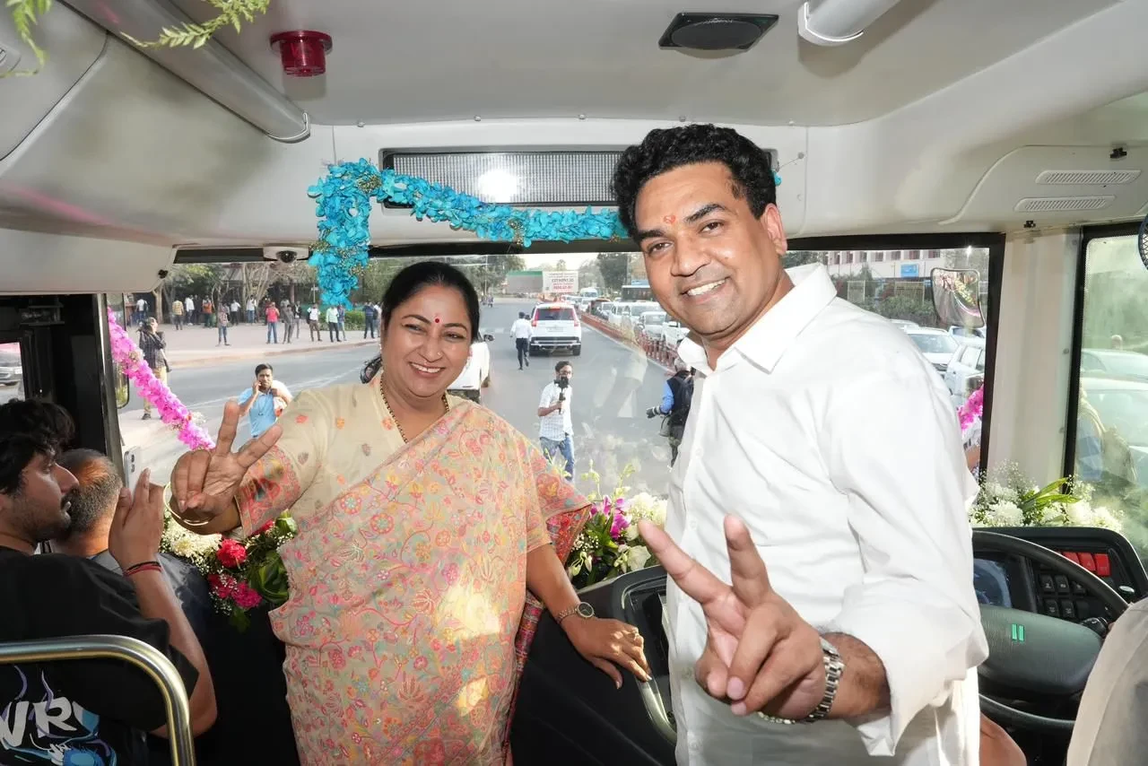 'देखो मेरी दिल्ली' सेवा शुरू: आईएनए से शुरू होगा सफर, सीएम रेखा ने दिखाई हरी झंडी