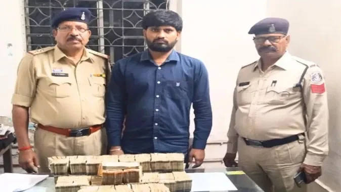 रायपुर पुलिस का बड़ा छापा: 75 लाख रुपये नकद बरामद, युवक हिरासत में