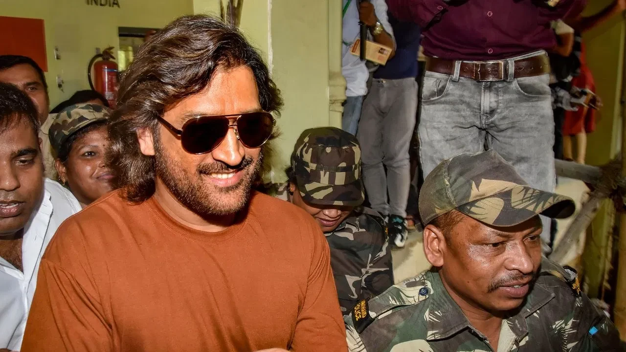 धोनी पर भूखंड दुरुपयोग का आरोप, रांची में हाउसिंग बोर्ड ने भेजा नोटिस
