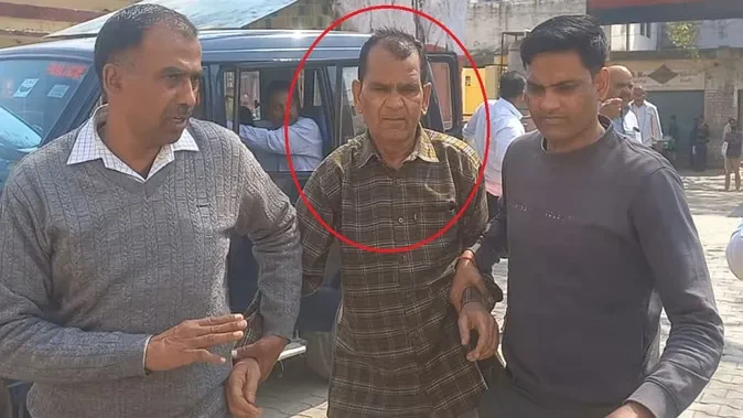 रामपुर में तहसील अमीन रिश्वत लेते रंगे हाथ गिरफ्तार, मचा हड़कंप