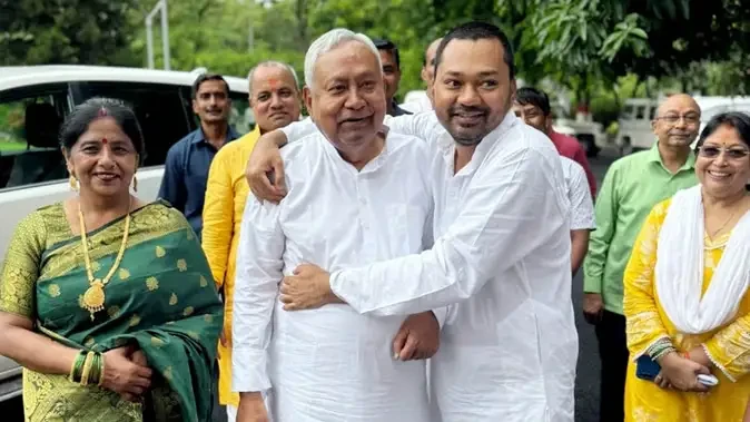 नीतीश कुमार के बेटे निशांत कुमार जल्द ही राजनीति में करेंगे प्रवेश