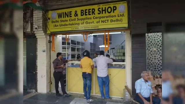 दिल्ली में होली पर नहीं रहेगा ड्राई-डे, शराब की दुकानें खुली रहेंगी