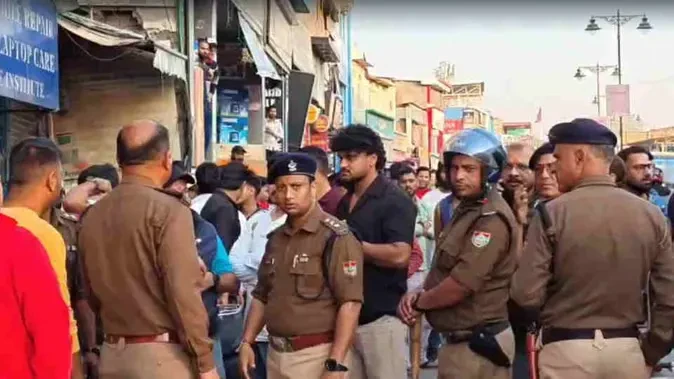 चकराता रोड पर पानी के गुब्बारे को लेकर झगड़ा, FIR दर्ज