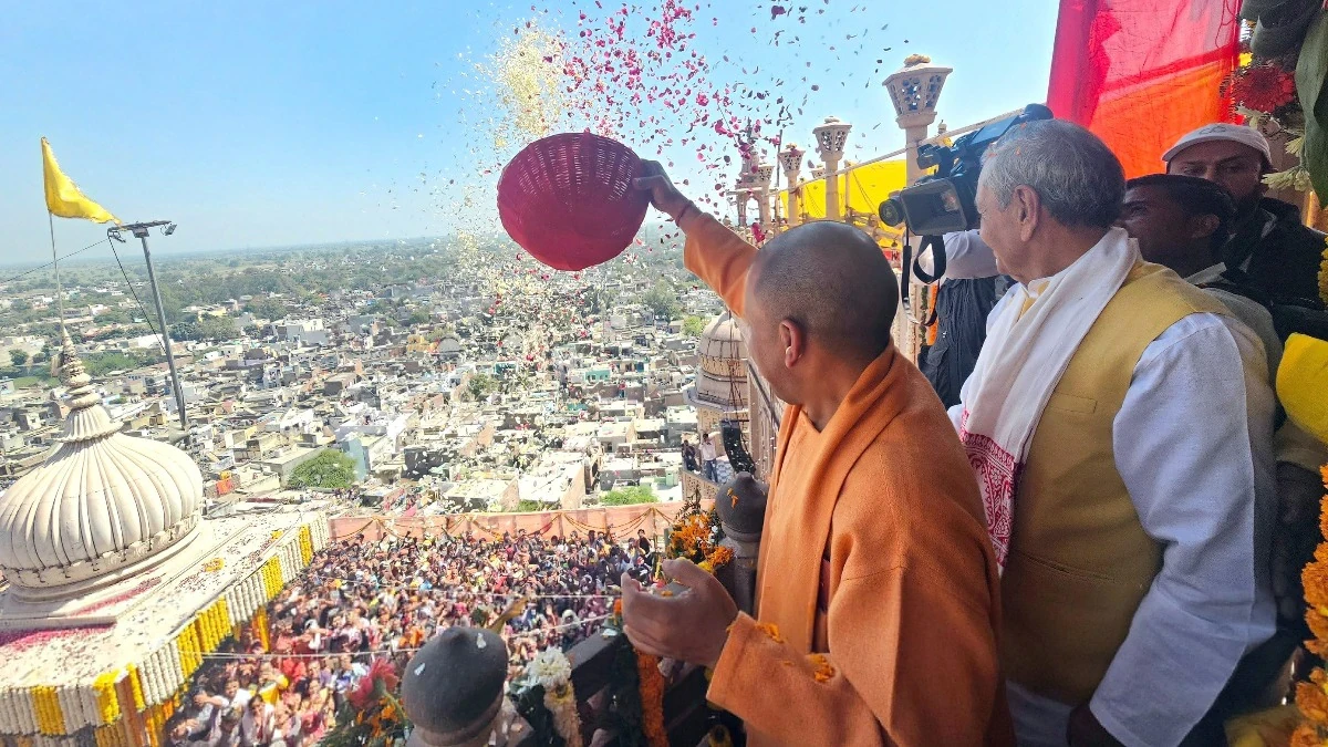 मथुरा से अयोध्या तक रंगों की बहार, पूरे प्रदेश में होली का जश्न