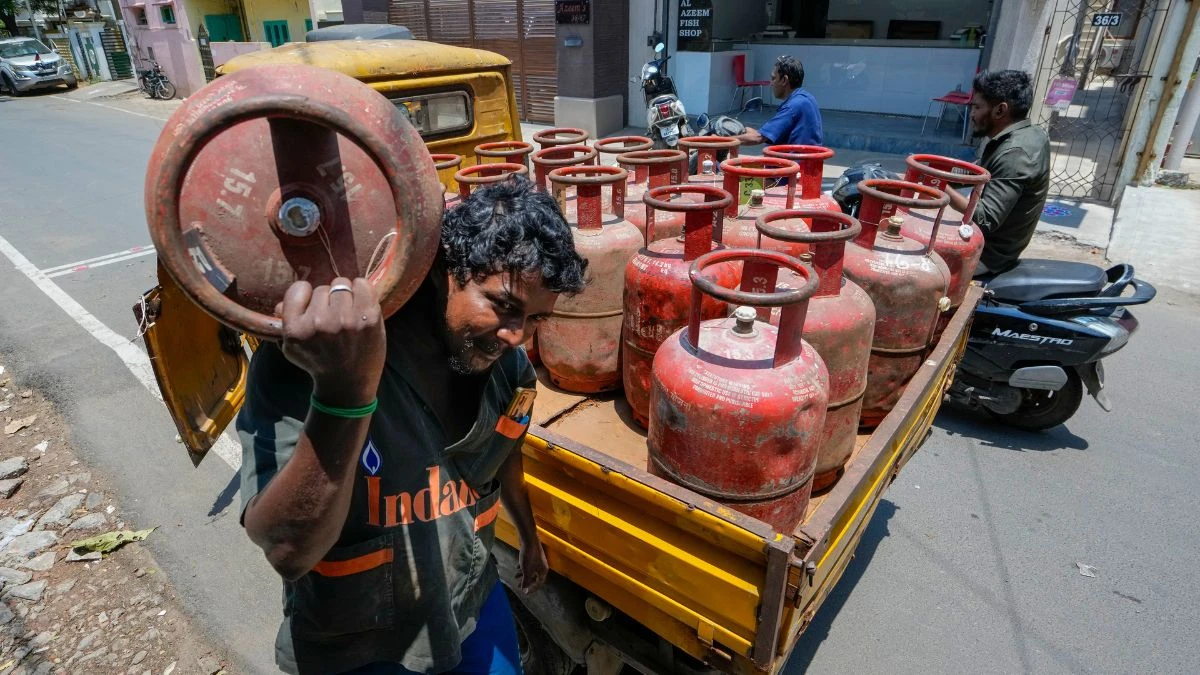 घरेलू गैस सिलिंडर बुकिंग नियम बदला, अब 21 दिन बाद ही मिलेगा दूसरा सिलिंडर