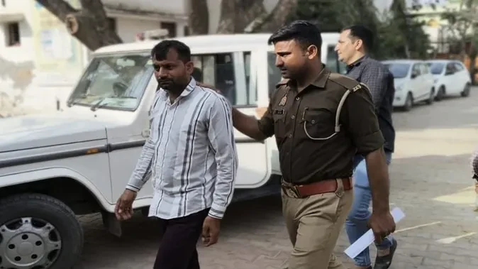 शामली: मीटर लगाने के नाम पर रिश्वत मांगते संविदा लाइनमैन गिरफ्तार