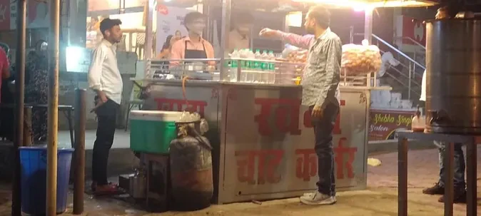 लखनऊ में कॉमर्शियल गैस सिलिंडर की आपूर्ति बाधित, ढाबों-रेस्टोरेंटों पर संकट