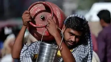 पश्चिमी यूपी के कई जिलों में गैस-तेल सप्लाई प्रभावित, उद्योग और रसोई पर संकट