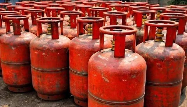 गैस संकट गहराया: मेरठ, सहारनपुर, शामली समेत कई जिलों में हाहाकार