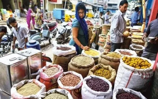 तेल और वैश्विक संकट के बीच भारत में खुदरा महंगाई दर 3.21% तक पहुंची