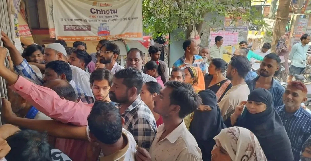 यूपी में गैस संकट गहराया: एजेंसियों पर भीड़, लोगों का फूटा गुस्सा