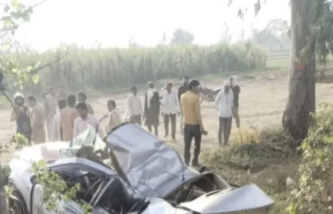 मुजफ्फरनगर: शादी समारोह से लौट रही कार पेड़ से टकराई, दो की मौत, छह घायल