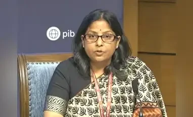 भारत में ईंधन की आपूर्ति पूरी तरह सामान्य, अफवाहों से बचें: सुजाता शर्मा