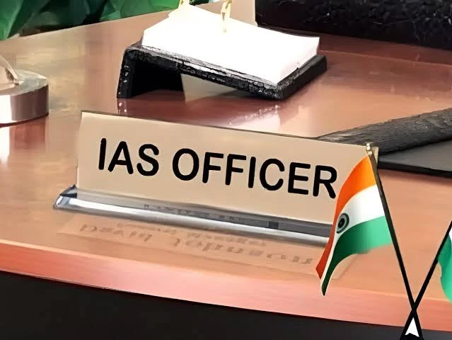 उत्तर प्रदेश में सात आईएएस और चार पीसीएस अधिकारियों के तबादले