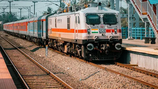 हंसडीहा–गोड्डा रेल लाइन पर ट्रेन हादसा, दो युवकों की मौत