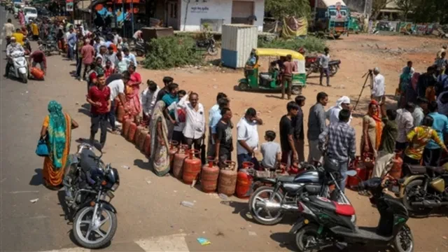 पीएनजी कनेक्शन वाले ग्राहकों को नहीं मिलेगा एलपीजी सिलिंडर