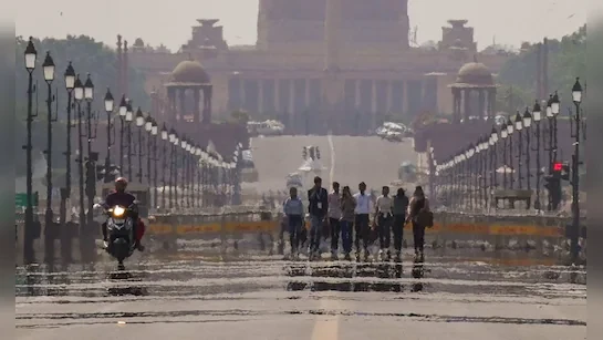 दिल्ली-एनसीआर में बदला मौसम, हल्की बारिश से तापमान में गिरावट
