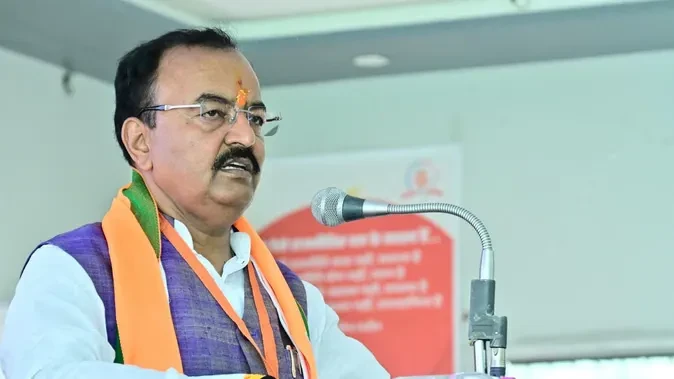 अखिलेश को देशद्रोही नहीं कहूंगा, पर उनकी देशभक्ति पर सवाल: केशव प्रसाद